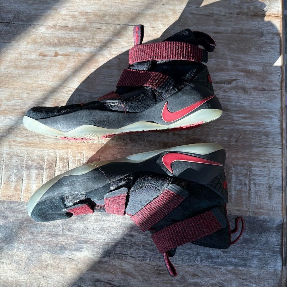 Nike LeBron XI red and black - Picture 4 of 7